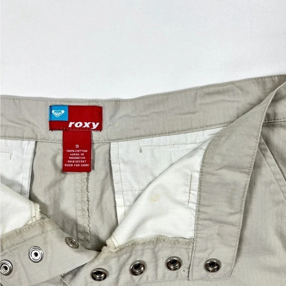 Y2K Roxy Mini Skirt - Picture 7 of 7